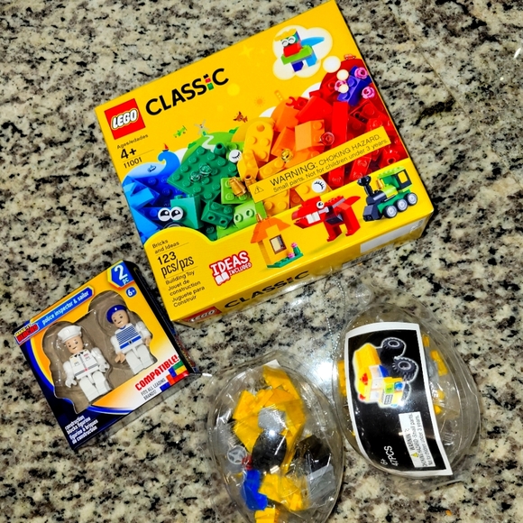 Lego Other - Lego set,Legoclassic123pieces,2figurines,2cars,NWT